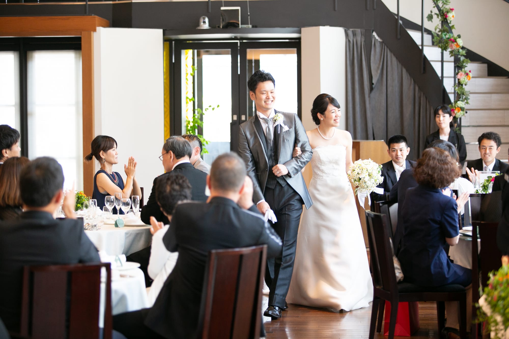 笑顔いっぱいのスマイルウェディング 大阪でレストランウェディングの結婚式場 Mitte ミッテ 本町 公式 笑顔いっぱいのスマイルウェディング 大阪でレストランウェディングの結婚式場 Mitte ミッテ 本町 公式