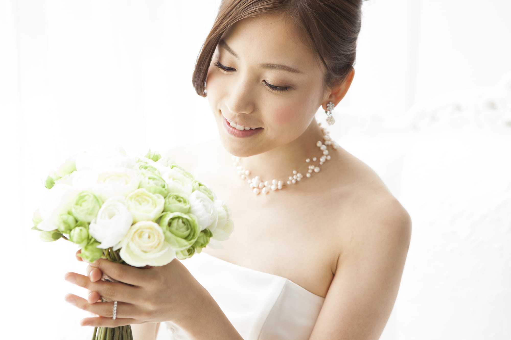 結婚式の費用は誰がどれぐらい負担する？費用負担の割合と注意点：大阪でレストランウェディングの結婚式場【mitte（ミッテ）本町】公式